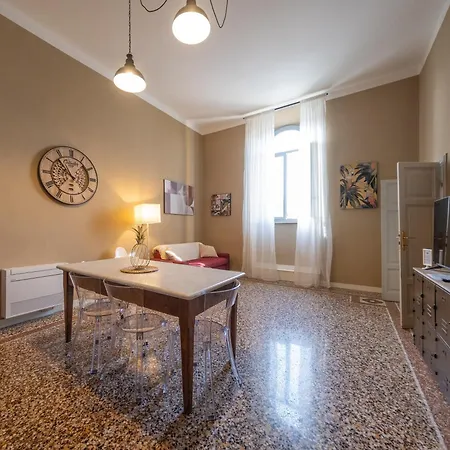 Lungarno Buozzi 7 Appartamento Pisa